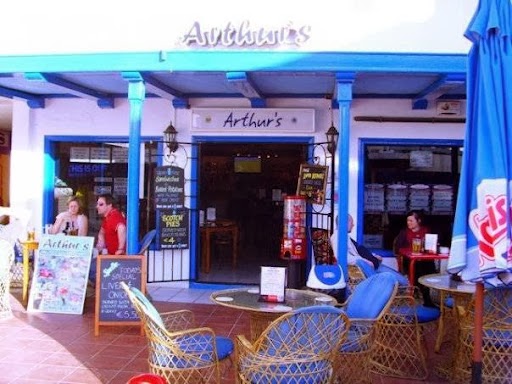 Información y opiniones sobre Arthur's Bar & Restaurant de Puerto Del Carmen