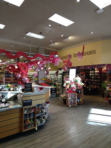 Grocery Store «Safeway», reviews and photos, 106 W. Manson Rd, Chelan, WA 98816, USA