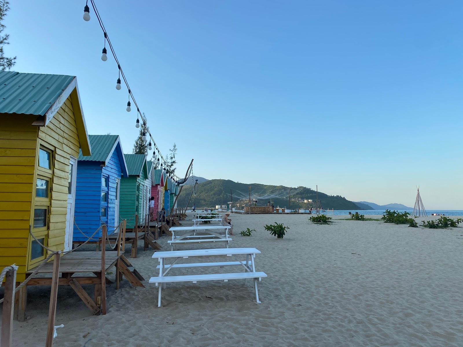 Foto van Kim Lien Beach met beige zand oppervlakte