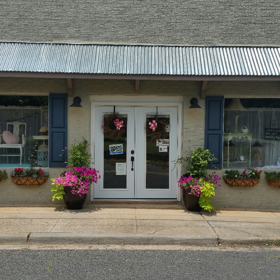 Country Lane Floral & Gift Shoppe