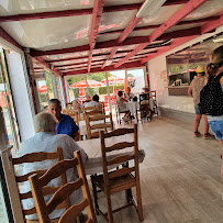 Atmosphère du Restaurant Friterie Debeauvais à Saint-Valery-sur-Somme - n°1