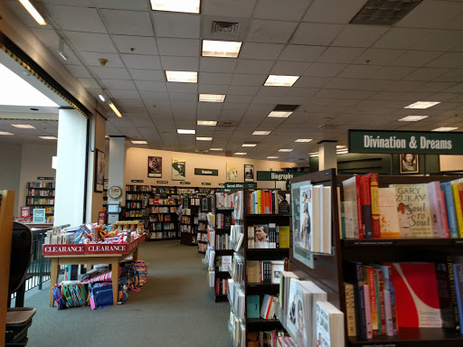 Book Store «Barnes & Noble», reviews and photos, 4801 Bethesda Ave, Bethesda, MD 20814, USA