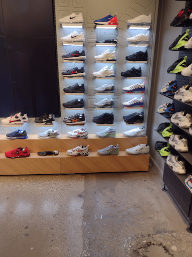 Shoe Store «Finish Line», reviews and photos, 522 Smith Haven Mall B07, Lake Grove, NY 11755, USA