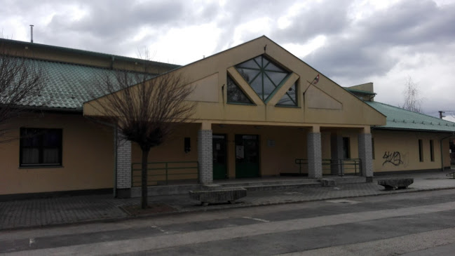 Értékelések erről a helyről: Alkotmány utcai sportcsarnok, Szarvas - Sportpálya