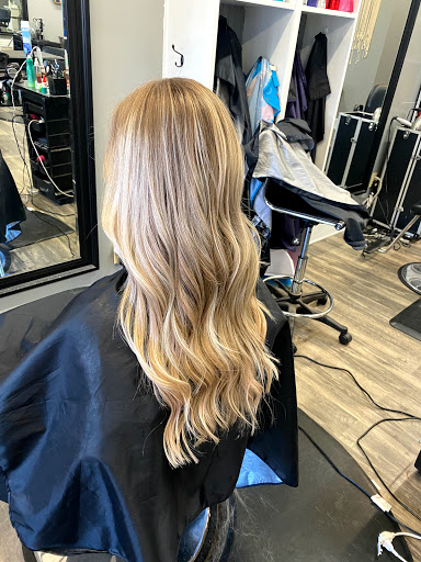 Beauty Salon «Stephanie Hood & Company Hair & Nail Salon», reviews and photos, 97 W Public Sq, Scottsville, KY 42164, USA