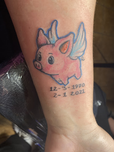 Tattoo Shop «La Primera Ink Tattoo & Body Piercings», reviews and photos, 7223 Lorain Ave, Cleveland, OH 44102, USA