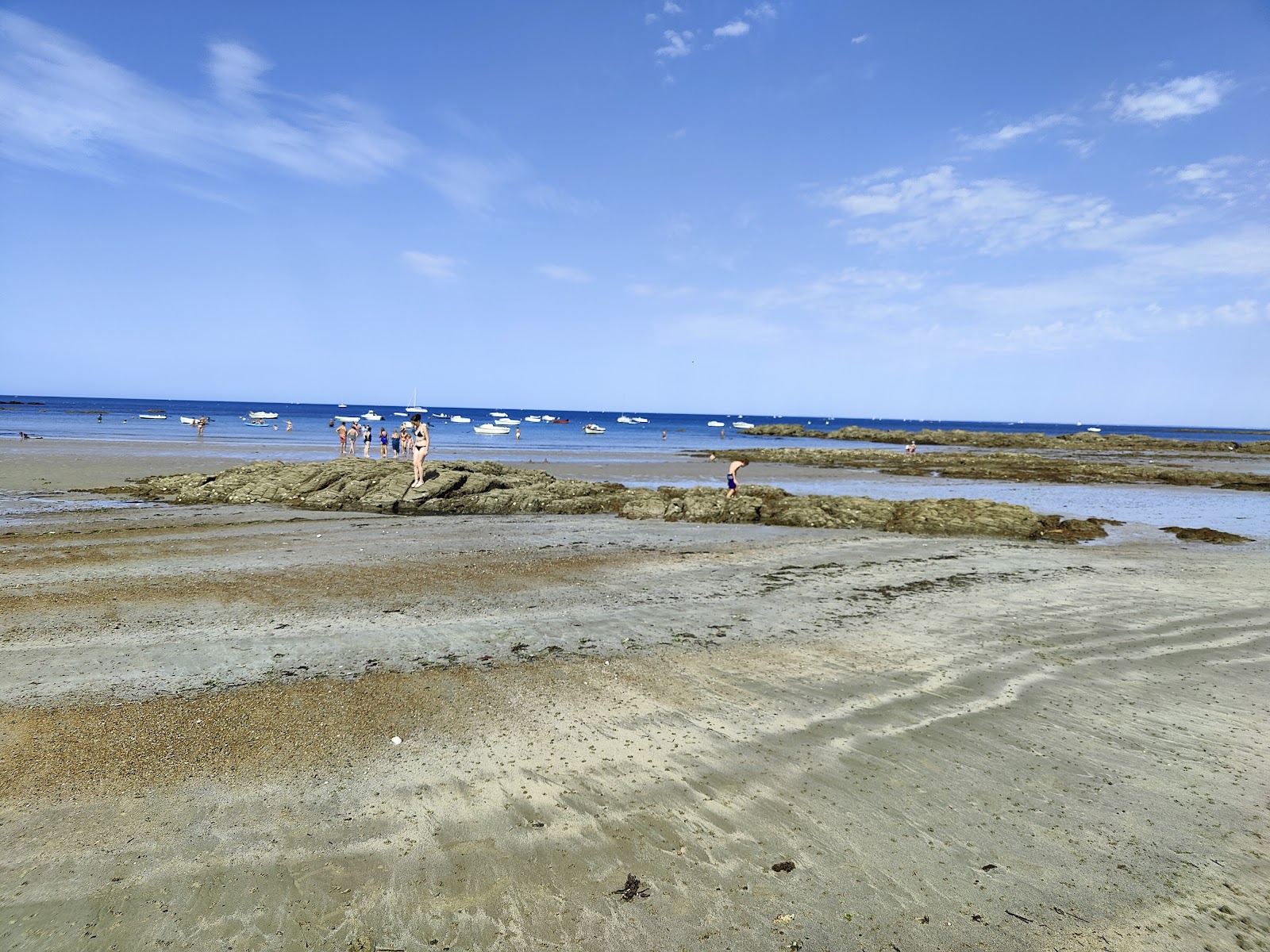 Foto de Plage de Ker Chalon con arena beige superficie