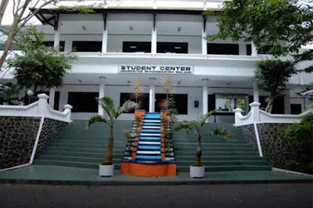 Bangunan - Gedung Kemahasiswaan Universitas Muhammadiyah Malang