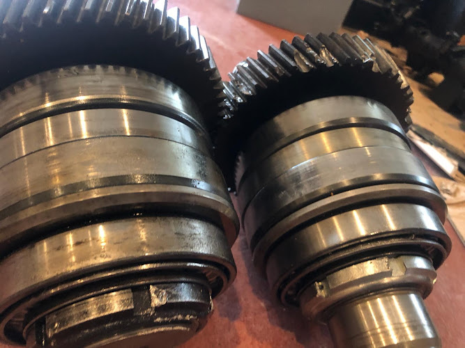 MONTGOMERY HEAVY EQUIPMENT logo