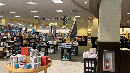 Book Store «Barnes & Noble», reviews and photos, 5755 N Bayshore Dr, Glendale, WI 53217, USA