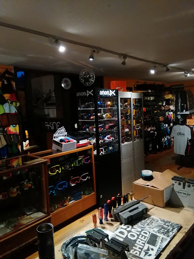 Snowboard Shop «No School Snowboard Shop», reviews and photos, 123 Old 108 Loop, Jeffersonville, VT 05464, USA