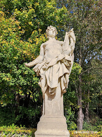 Statue neptune du Restaurant L'Orangerie à Saint-Cloud - n°4
