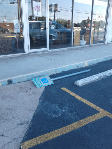 Florist «Oak Hills Florist», reviews and photos, 1729 Babcock Rd, San Antonio, TX 78229, USA