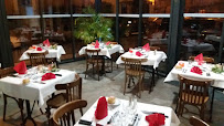 Atmosphère du Restaurant Le Café Du Midi à Lamanon - n°6