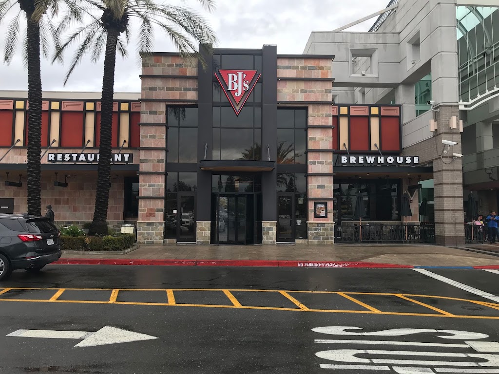 BJ's Restaurant & Brewhouse 95815