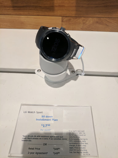 Cell Phone Store «AT&T», reviews and photos, 425 N Harlem Ave, Oak Park, IL 60301, USA