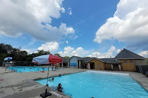 Thornhill Outdoor Swimming Pool image