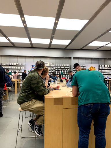 Computer Store «Apple King of Prussia», reviews and photos, 160 N Gulph Rd, King of Prussia, PA 19406, USA