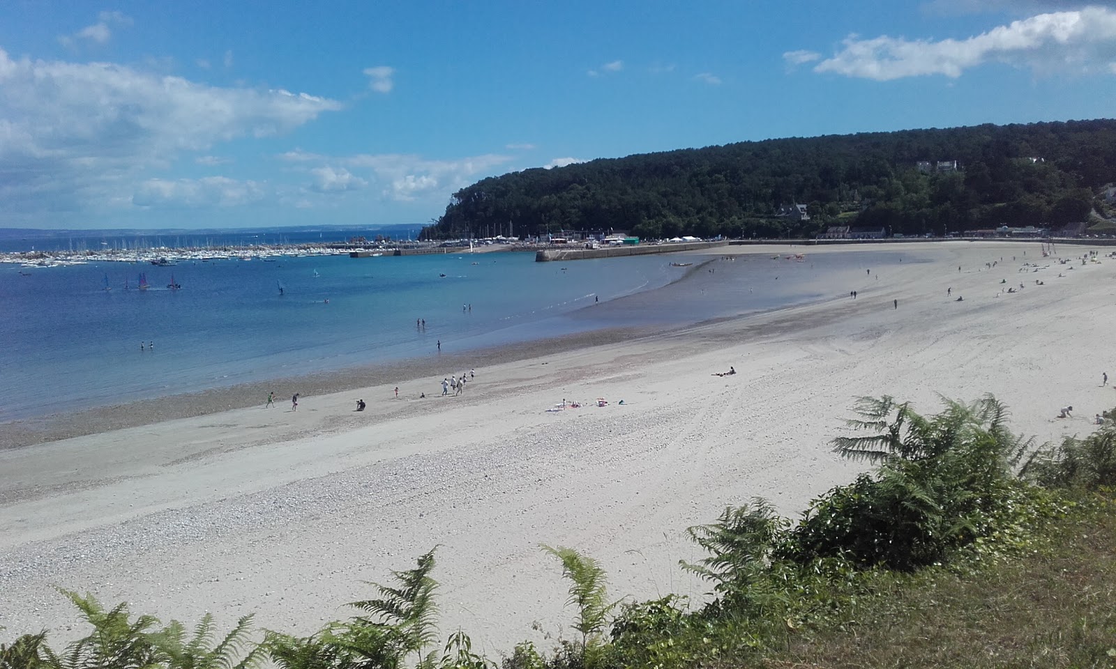 Foto de Plage de Morgat - lugar popular entre os apreciadores de relaxamento