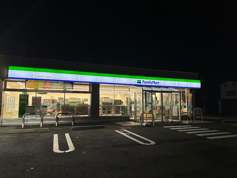 ファミリーマート 十和田西二番町店