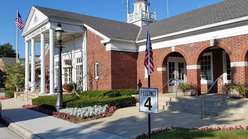 Community Center «Grosse Pte Woods Community Center», reviews and photos, 20025 Mack Plaza Dr, Grosse Pointe Woods, MI 48236, USA