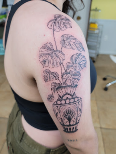 Explore tree tattoo ideas for guys, creative tattoo ideas in Youngtown, available at Banana Tattoo