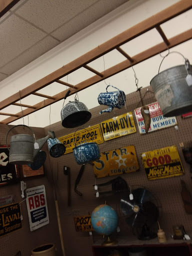 Antique Store «National Road Antique Mall», reviews and photos, 39 W Main St, Cambridge City, IN 47327, USA