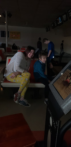 Bowling Alley «Oregon Trail Lanes», reviews and photos, 735 S Columbia River Hwy, St Helens, OR 97051, USA