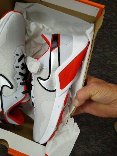 Shoe Store «Shoe Carnival», reviews and photos, 3200 Laclede Station Rd, Maplewood, MO 63143, USA