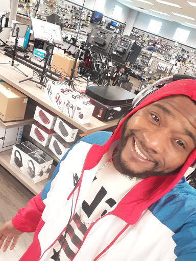 Camera Store «Roberts Camera», reviews and photos, 220 E St Clair St, Indianapolis, IN 46204, USA