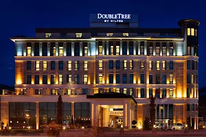 DoubleTree by Hilton Van image