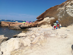 Photo de Cala Blanca avec baie spacieuse