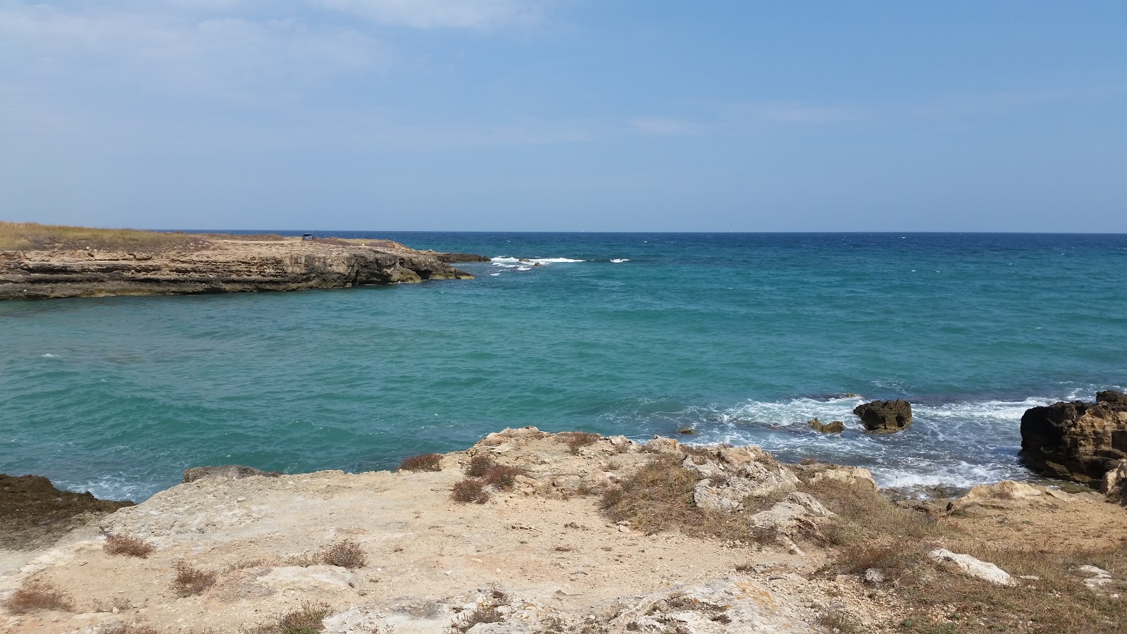 Monticelli beach'in fotoğrafı ve yerleşim