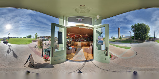 Winery «Stone Cliff Winery», reviews and photos, 600 Star Brewery Drive, Dubuque, IA 52001, USA