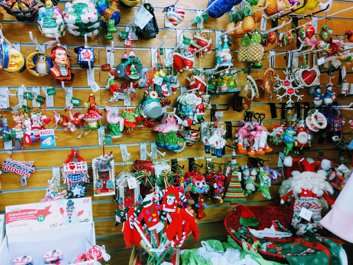 Gift Shop «Quilts Unlimited/ J. Fenton Gifts», reviews and photos, 118 E Main St, Charlottesville, VA 22902, USA