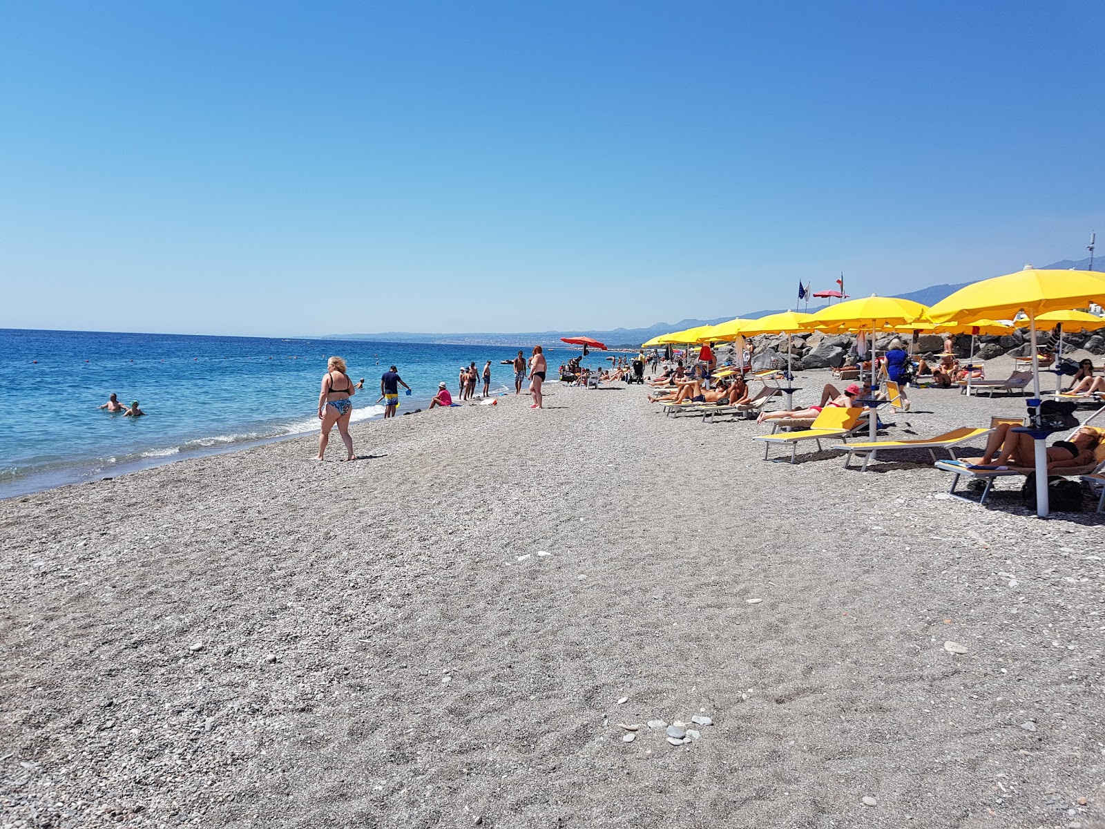 Spiaggia Giardini Naxos的照片 - 受到放松专家欢迎的热门地点