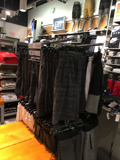 Sporting Goods Store «Champs Sports», reviews and photos, 1189 Glendale Galleria, Glendale, CA 91210, USA
