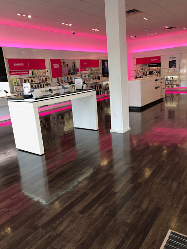Cell Phone Store «T-Mobile», reviews and photos, 1600 Crossways Blvd b, Chesapeake, VA 23320, USA