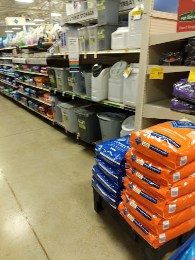 Pet Supply Store «PetSmart», reviews and photos, 20530 E 13 Mile Rd, Roseville, MI 48066, USA