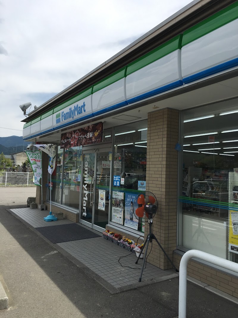 ファミリーマート 久万大谷店