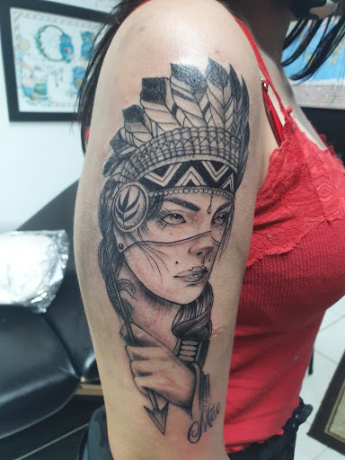 Logo da empresa - J Tattoo Studio