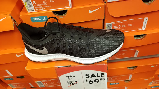 Shoe Store «Shoe Carnival», reviews and photos, 4835 W 77th St, Burbank, IL 60459, USA