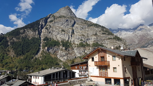 Courmayeur Mountain Congress Hall P.za Monte Bianco, 10, 11013 Courmayeur AO, Italia