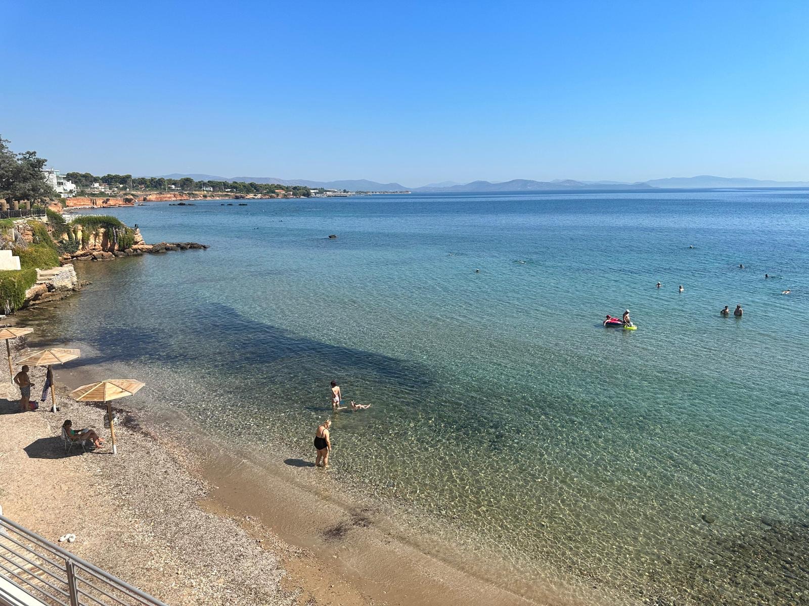 Foto di Paralia Mati con una superficie del sabbia beige e ciottoli