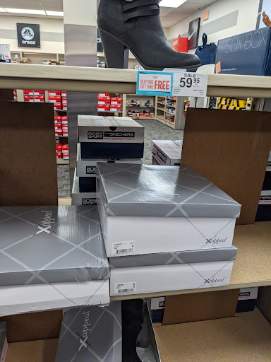 Shoe Store «Rack Room Shoes», reviews and photos, 2809 Battleground Ave, Greensboro, NC 27455, USA