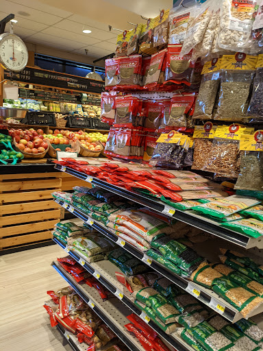 Grocery Store «Beverly Hills Market & Deli», reviews and photos, 303 N Crescent Dr, Beverly Hills, CA 90210, USA