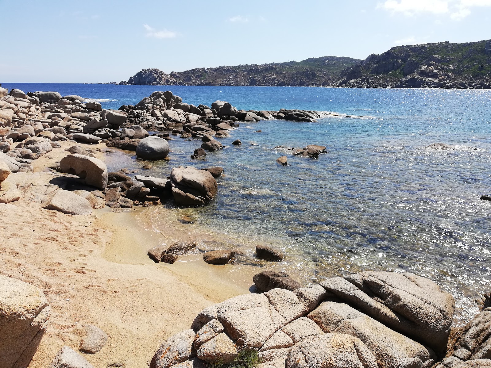 Foto van Spiaggia di Colonne Romane met blauw puur water oppervlakte