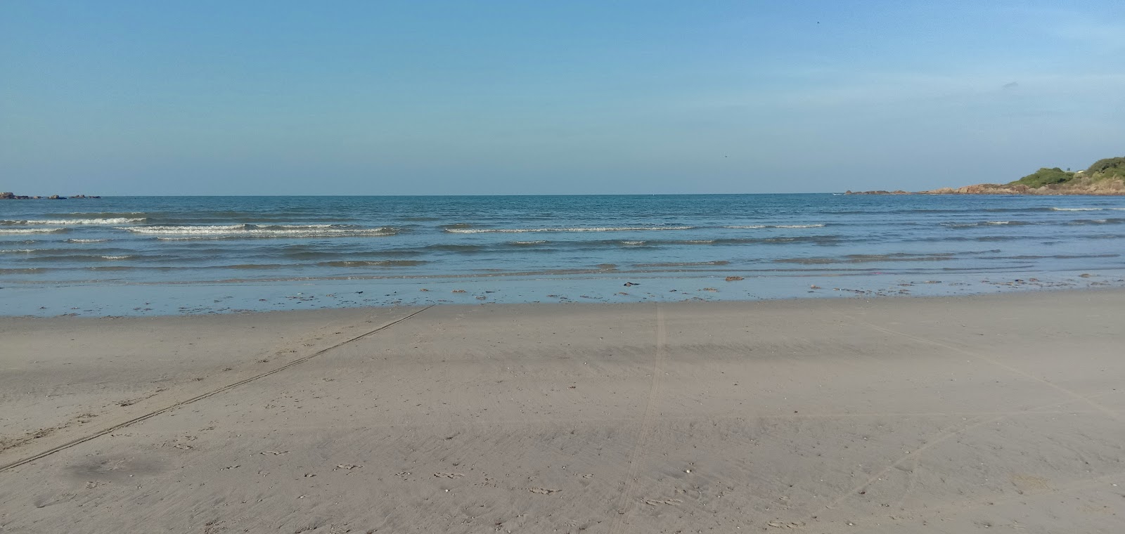 Pulmoddai Beach'in fotoğrafı düz ve uzun ile birlikte