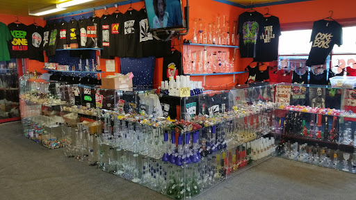 Tobacco Shop «The Bong Smoke Shop», reviews and photos, 225 Lancaster Dr SE, Salem, OR 97317, USA