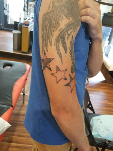 Tattoo and Piercing Shop «Bleed Blue Tattoo & Piercing», reviews and photos, 527 S Upper St, Lexington, KY 40508, USA